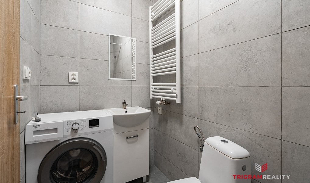 Pronájem bytu 1+kk 18 m², Hradec Králové – náhled fotky 2