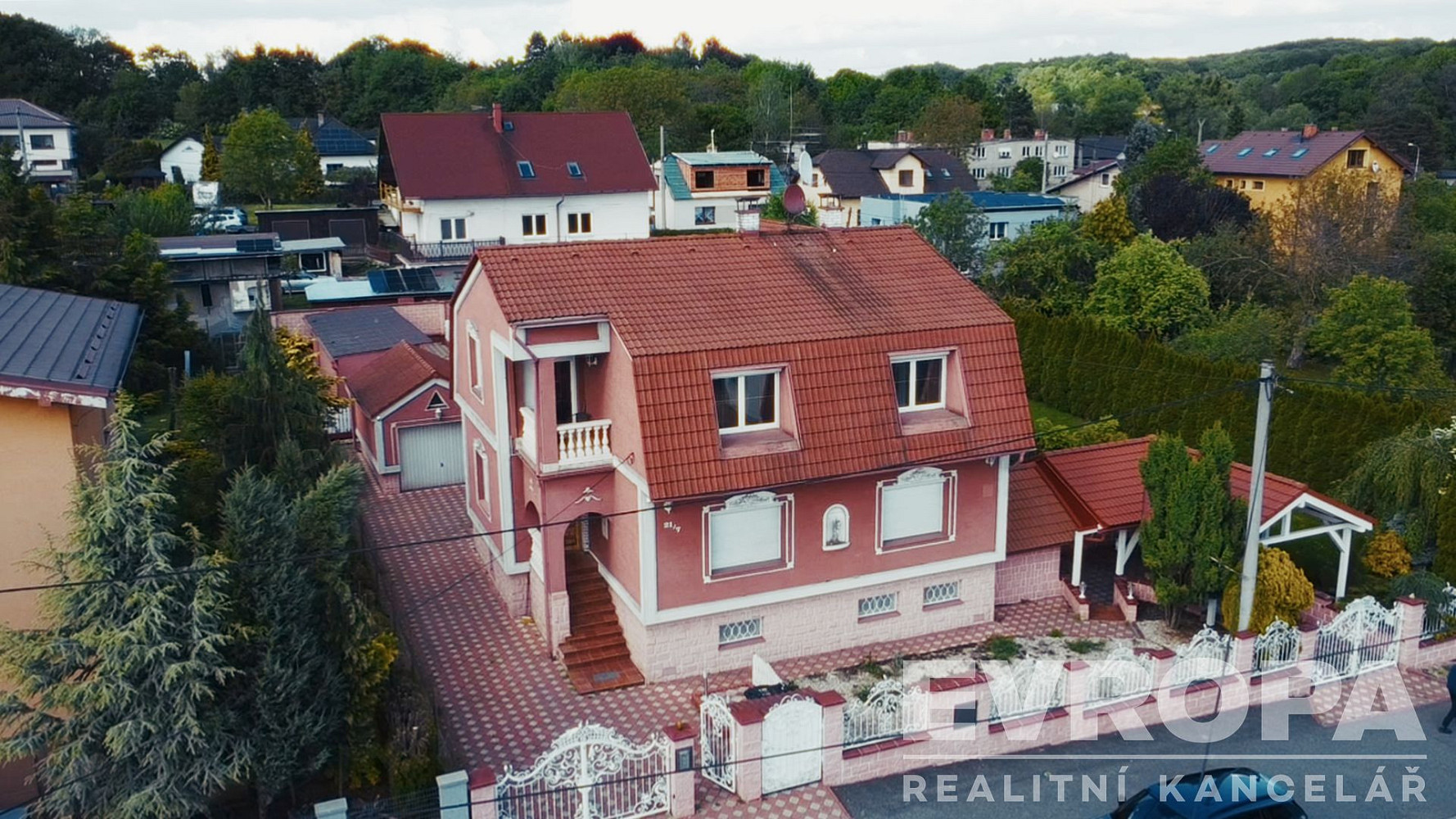 Prodej domu 220 m² s pozemkem 1 333 m²