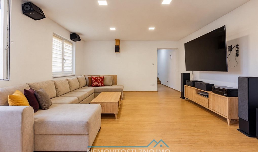 Prodej domu 220 m² s pozemkem 1 436 m², Chvalovice – náhled fotky 6