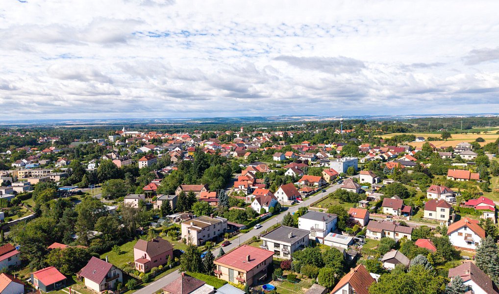 Prodej domu 234 m² s pozemkem 999 m², Týnec nad Labem – náhled fotky 59