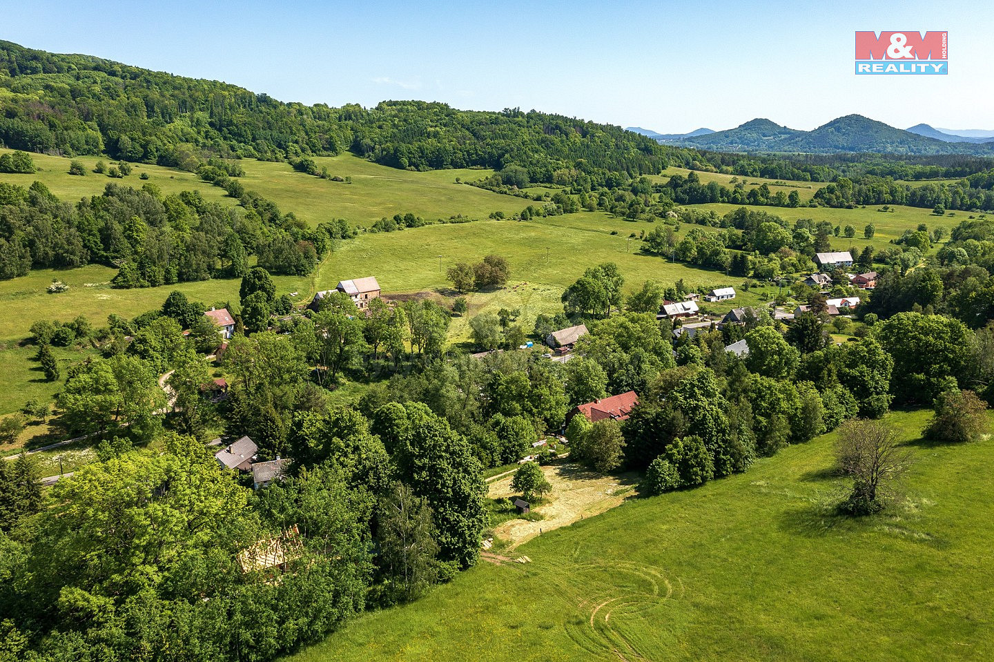 Prodej stavebního pozemku 1 678 m²