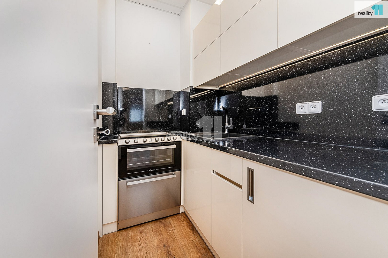 Pronájem bytu 1+kk 48 m² – fotografie 2