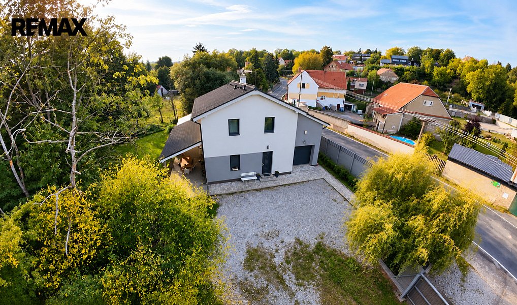 Prodej domu 160 m² s pozemkem 821 m², Statenice – náhled fotky 2