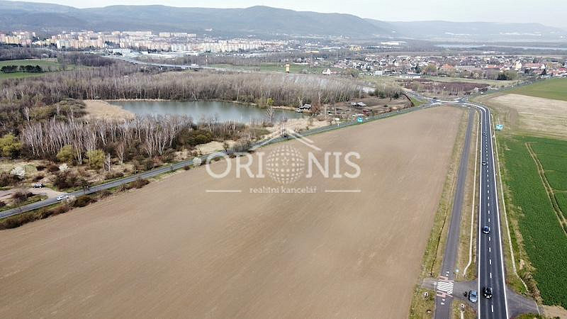Prodej komerčního pozemku 74 902 m²