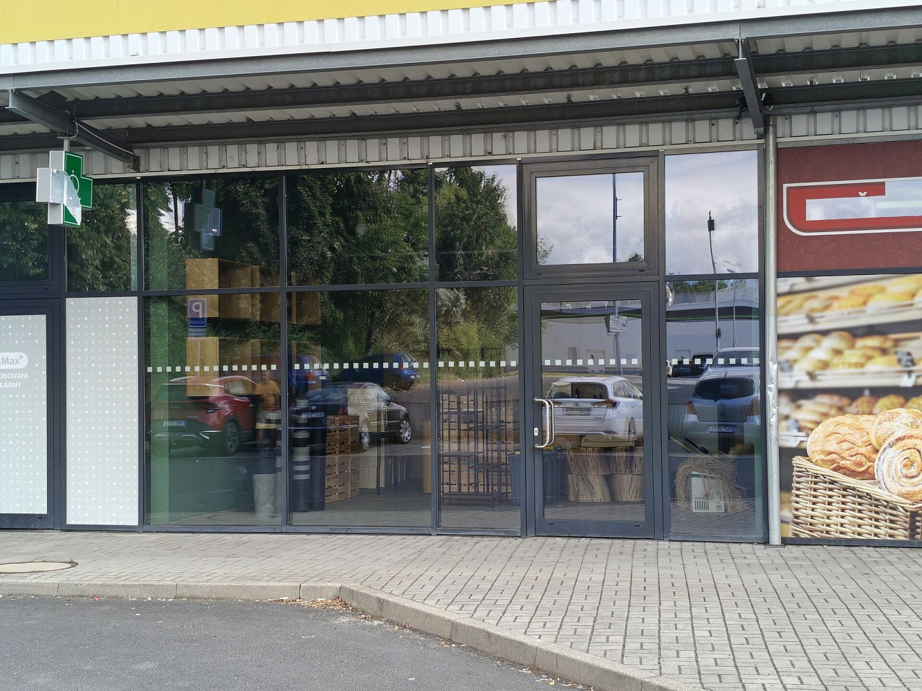 Pronájem obchodních prostor 48 m² – fotografie 2