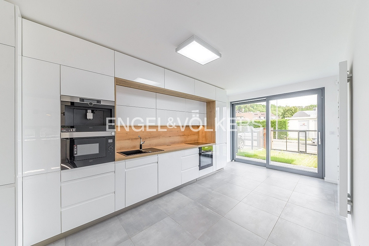 Pronájem domu 226 m² s pozemkem 302 m² — photo 3
