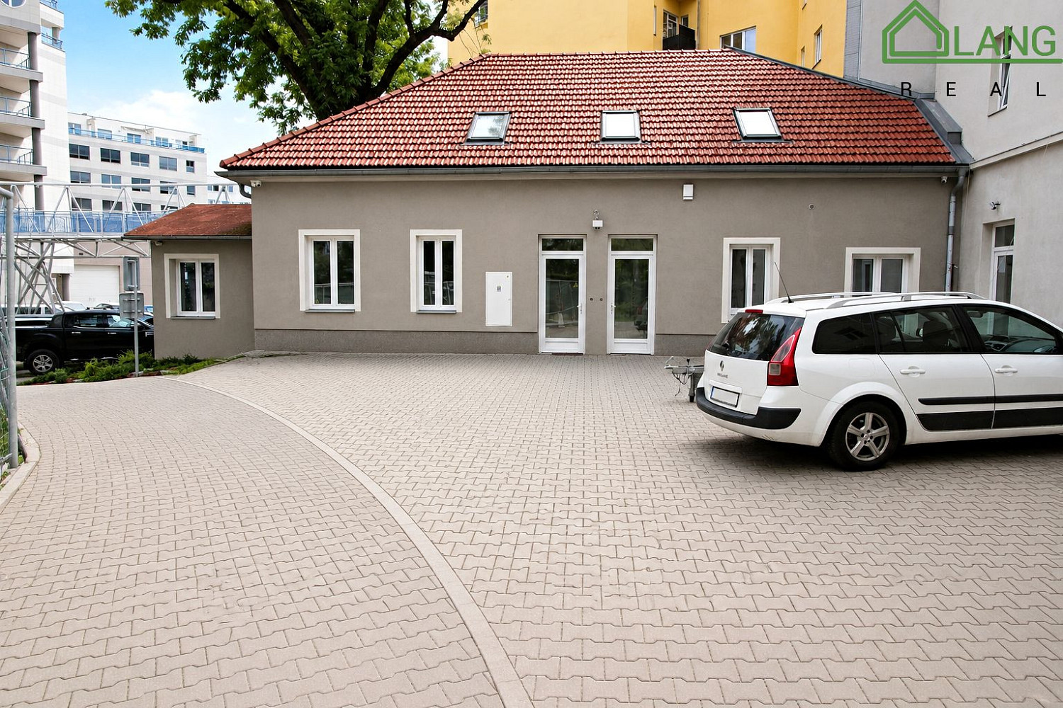 Pronájem komerčního objektu (jiného typu) 120 m² – fotografie 3