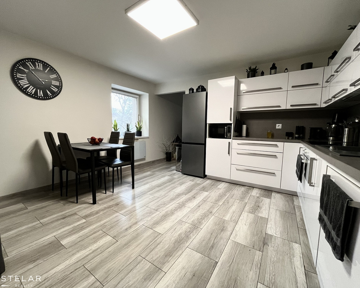 Pronájem bytu 3+1 60 m² – pohled 2