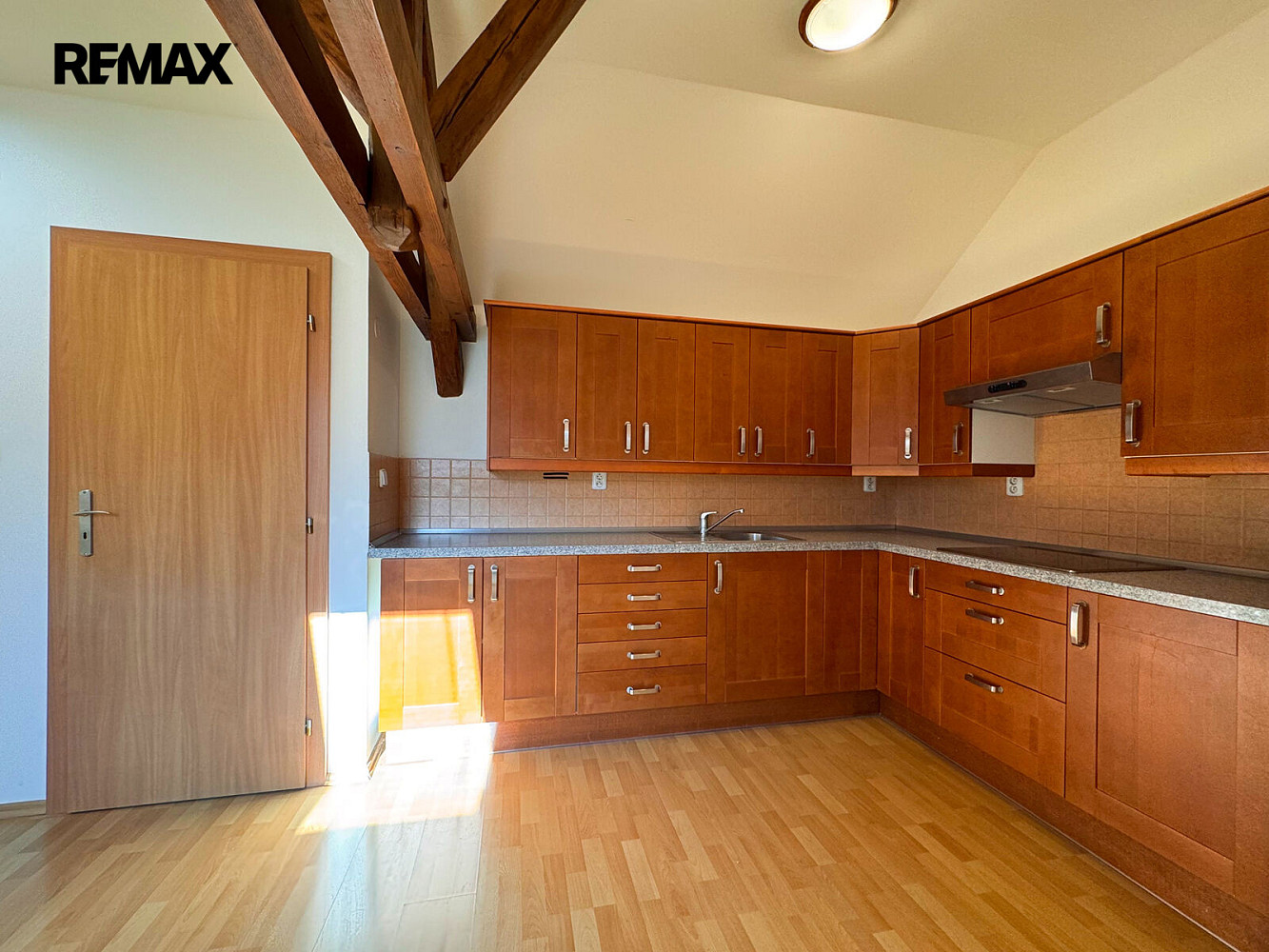 Pronájem kanceláře 120 m² – fotografie 2