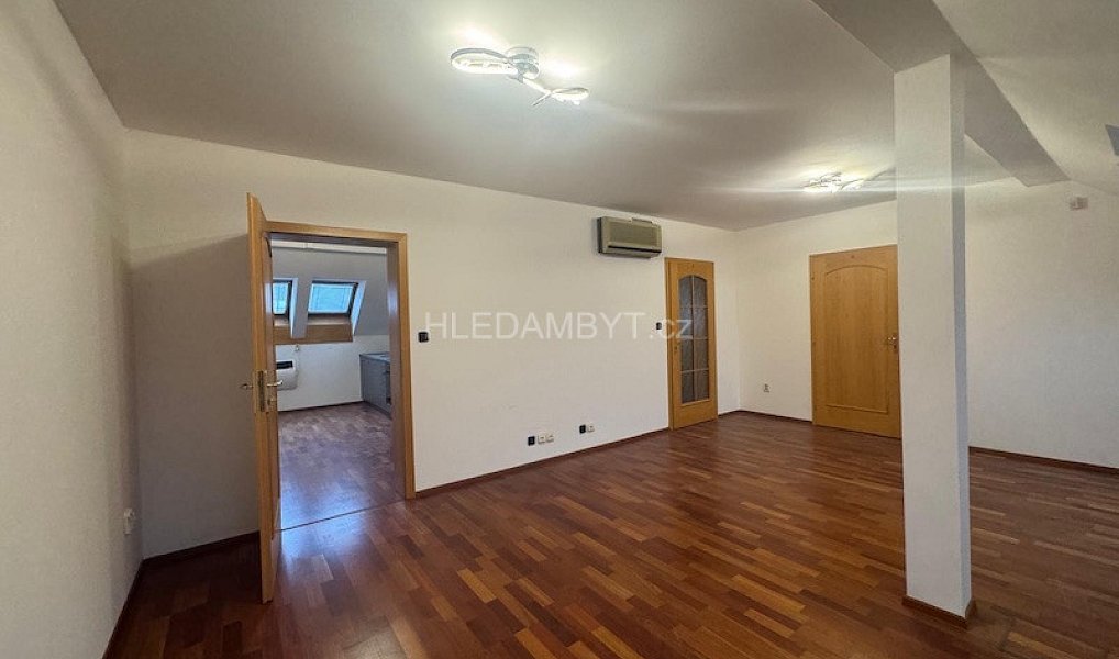 Pronájem bytu 2+1 76 m², Praha – náhled fotky 9