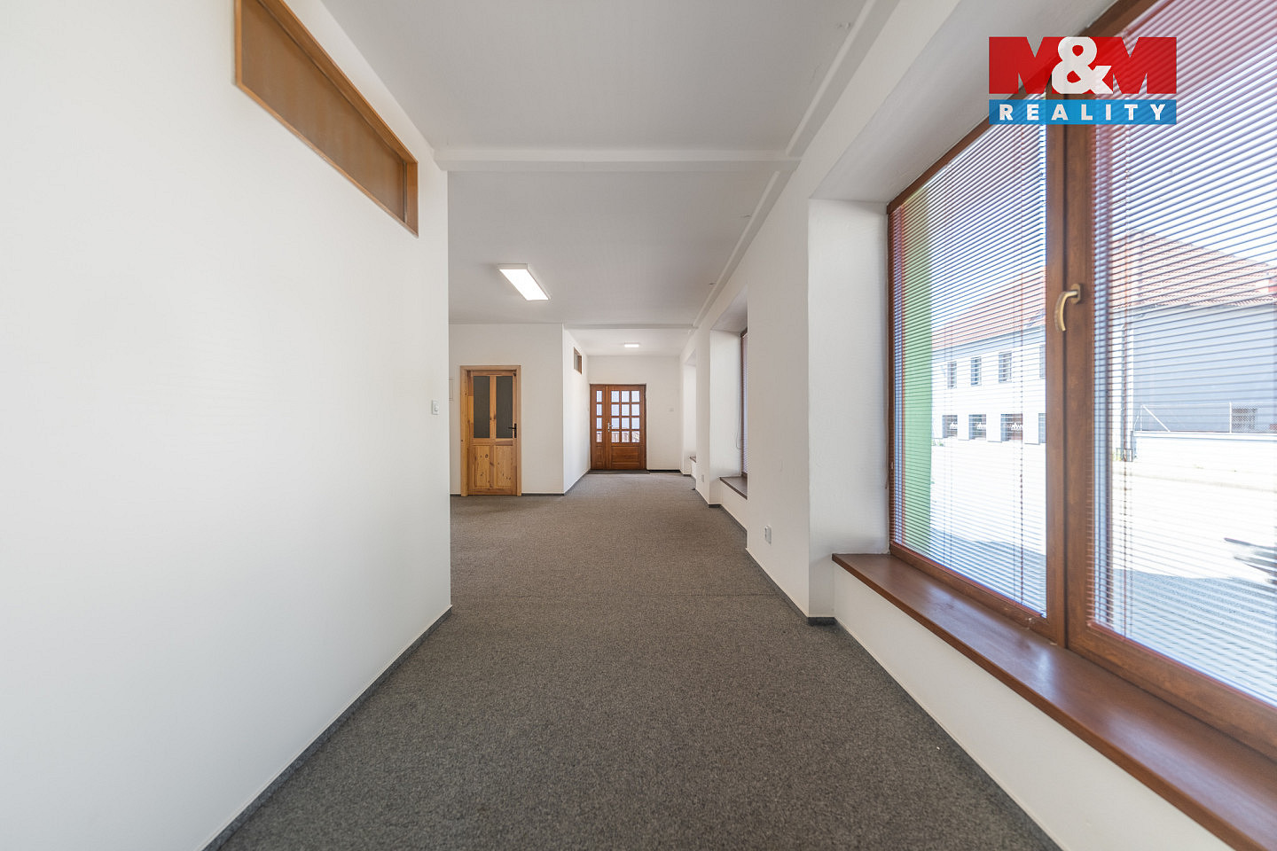 Pronájem obchodních prostor 53 m² — photo 2