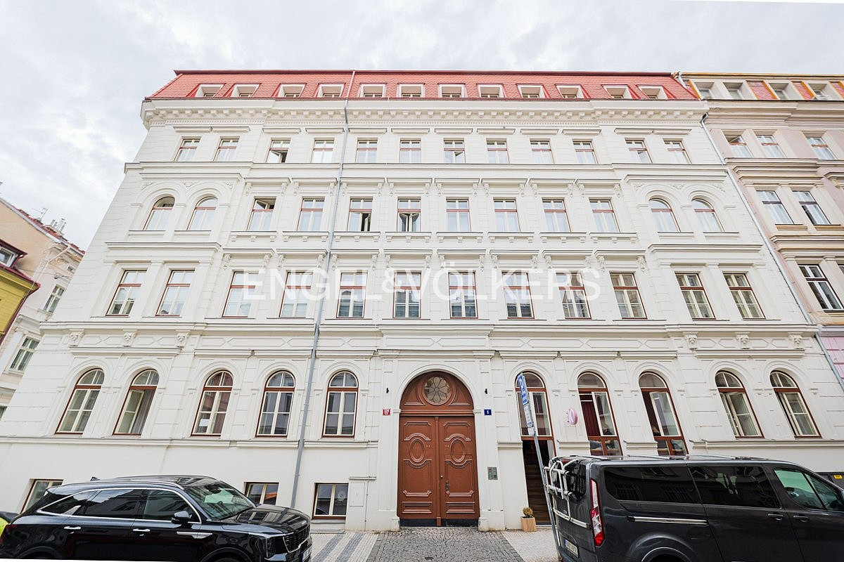 Pronájem skladovacích prostor 77 m²