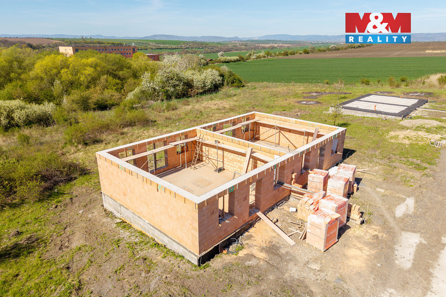 Prodej stavebního pozemku 831 m² – fotografie 2