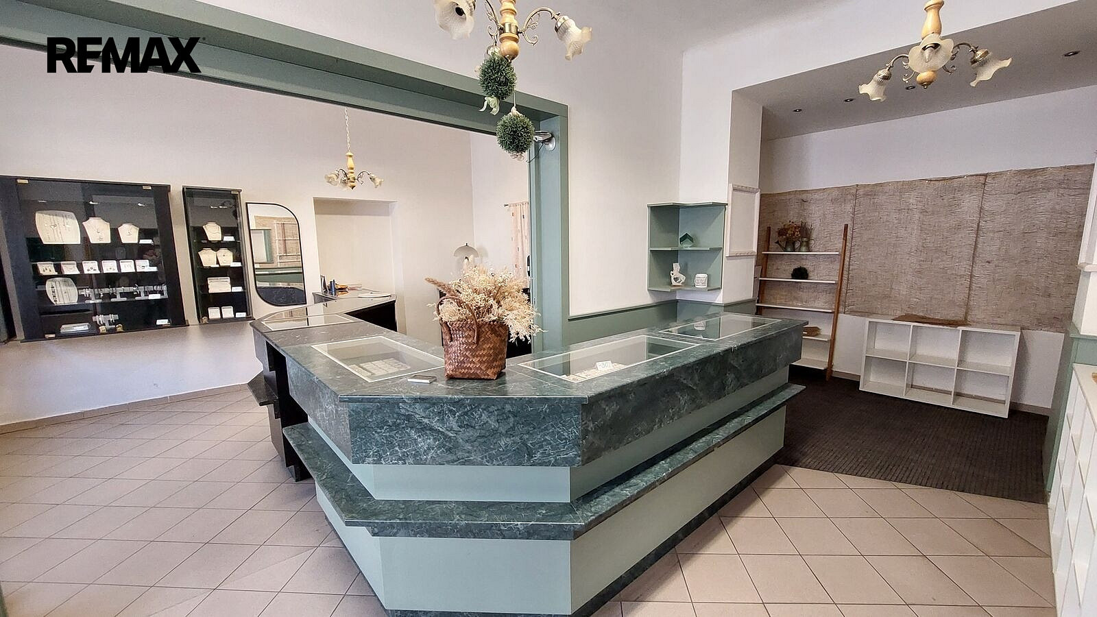 Prodej obchodních prostor 57 m²
