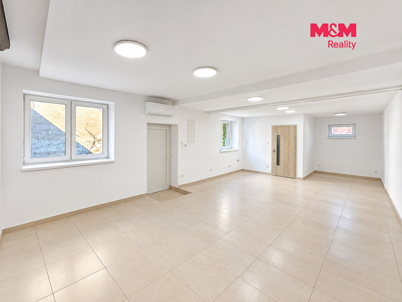 Pronájem kanceláře 63 m² – fotografie 2