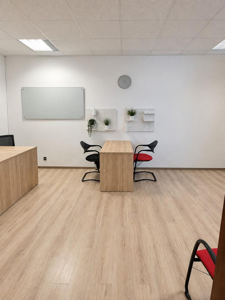 Pronájem kanceláře 130 m² – fotografie 3