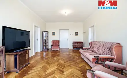 Prodej domu 431 m² s pozemkem 1 272 m², Komenského, Dobrovice, okres Mladá Boleslav