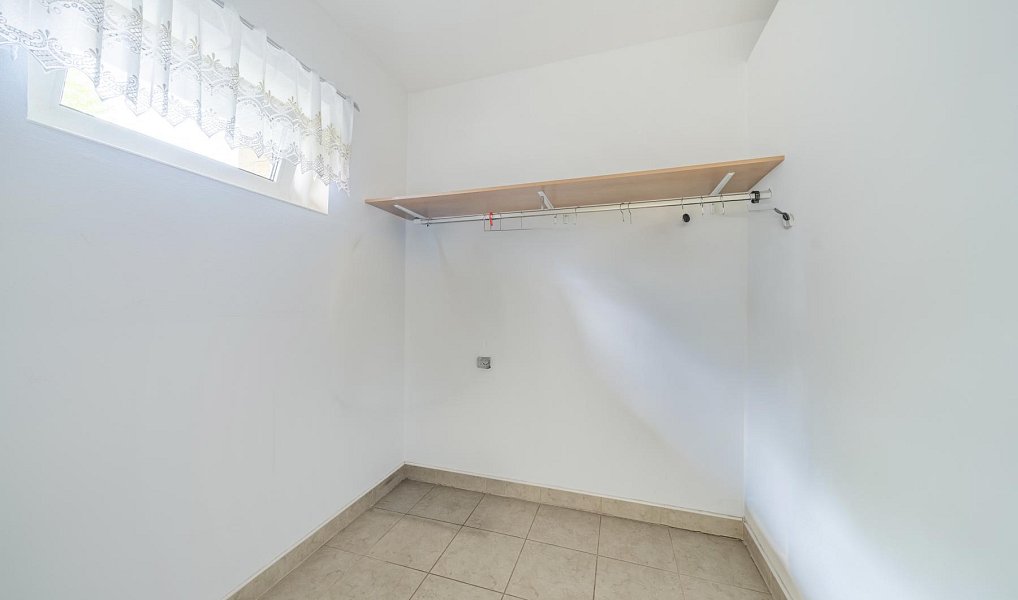 Prodej domu 384 m² s pozemkem 1 835 m², Týnec nad Labem – náhled fotky 38