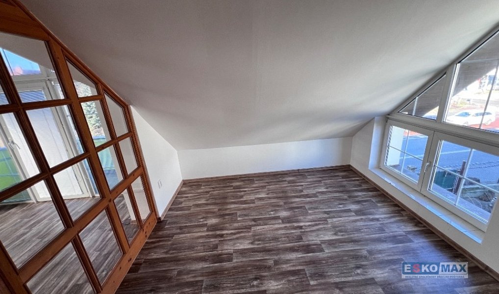 Pronájem bytu 2+1 100 m², Břeclav – náhled fotky 4