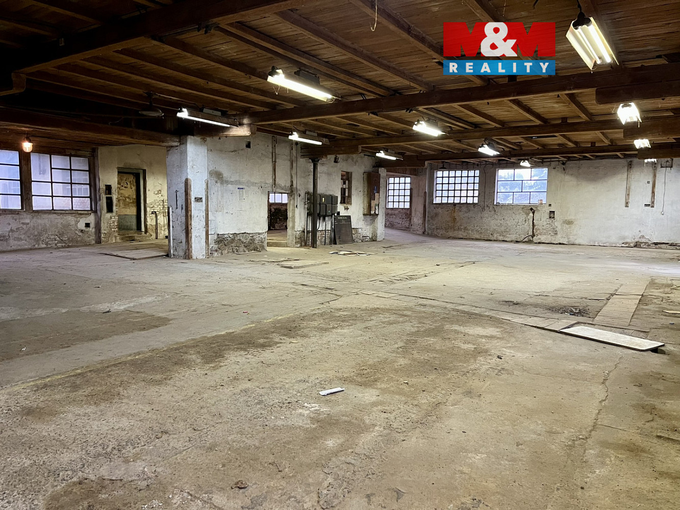 Pronájem skladovacích prostor 305 m²
