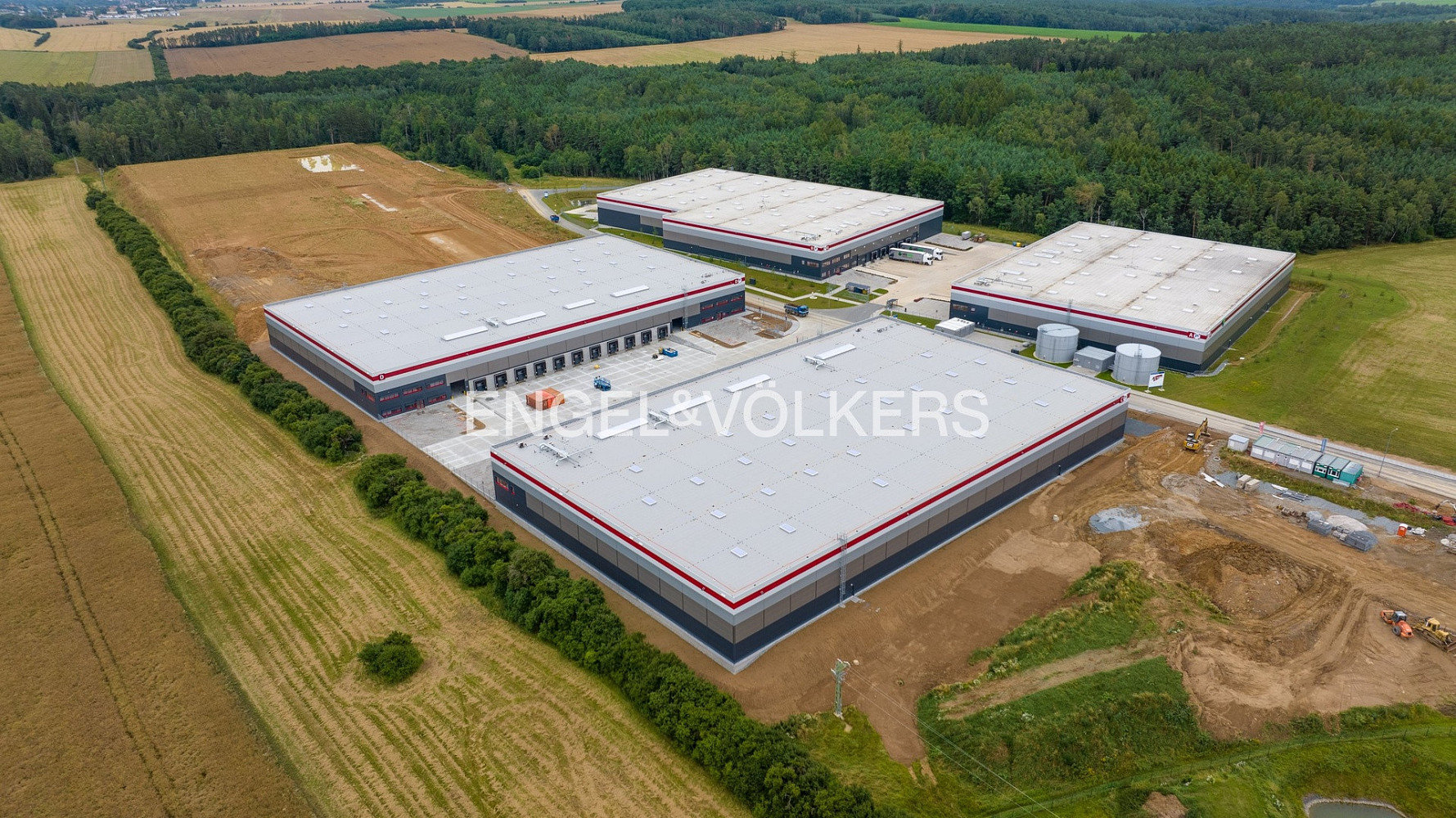 Pronájem skladovacích prostor 63 500 m² – fotografie 2