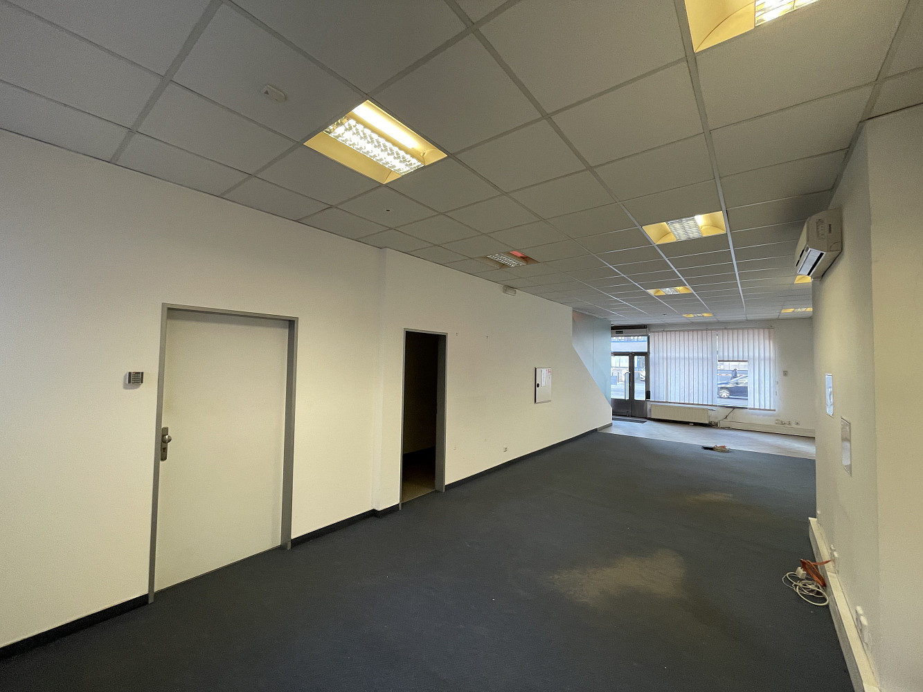 Pronájem obchodních prostor 280 m² – fotografie 2