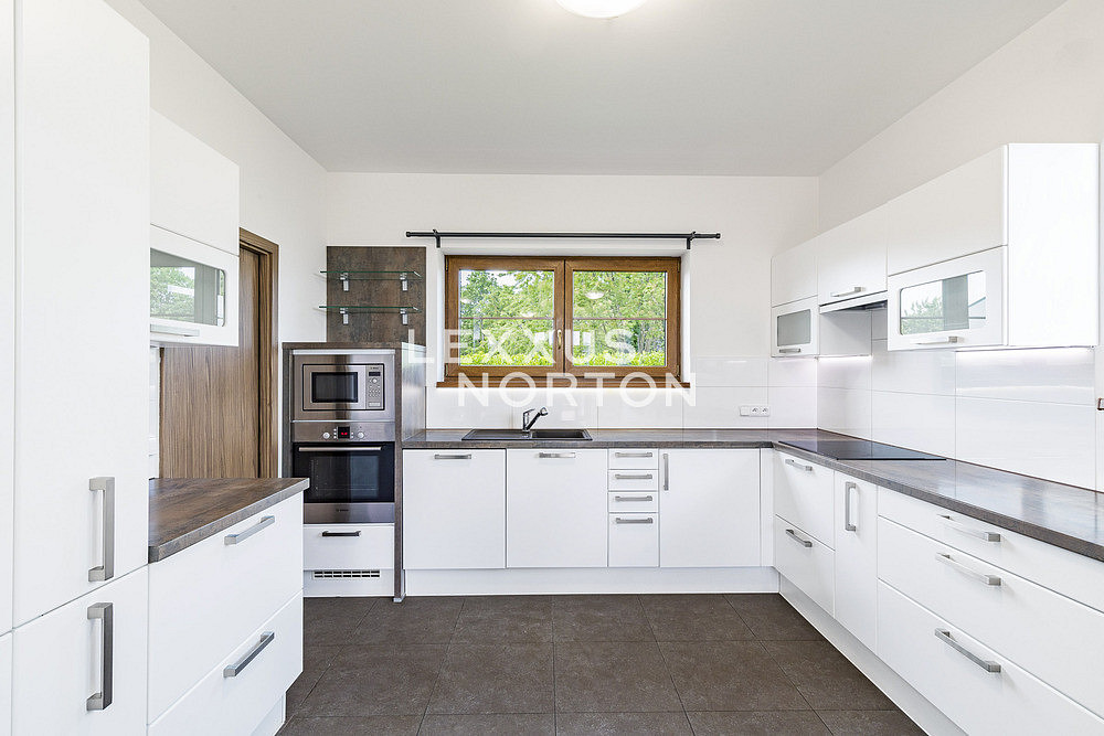 Pronájem domu 255 m² s pozemkem 517 m² — photo 4