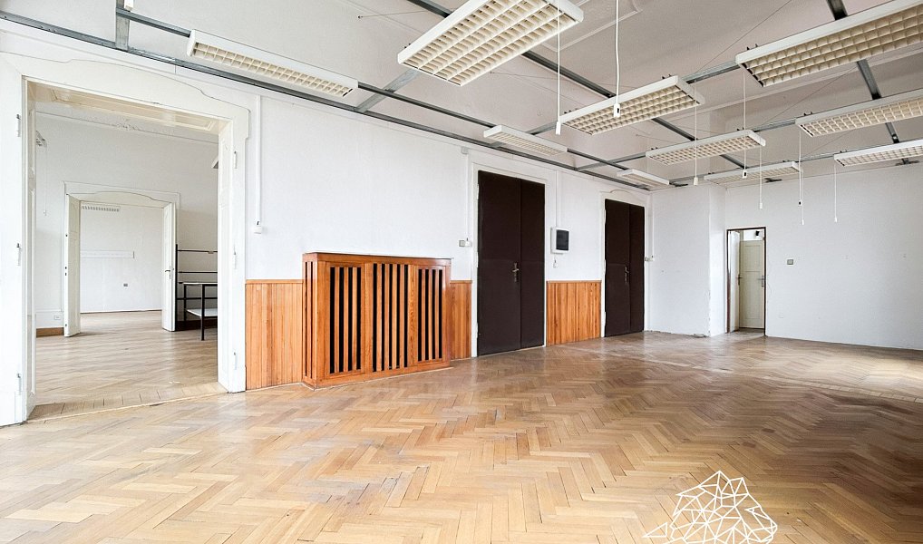 Prodej domu 900 m² s pozemkem 2 018 m², Krnov – náhled fotky 16