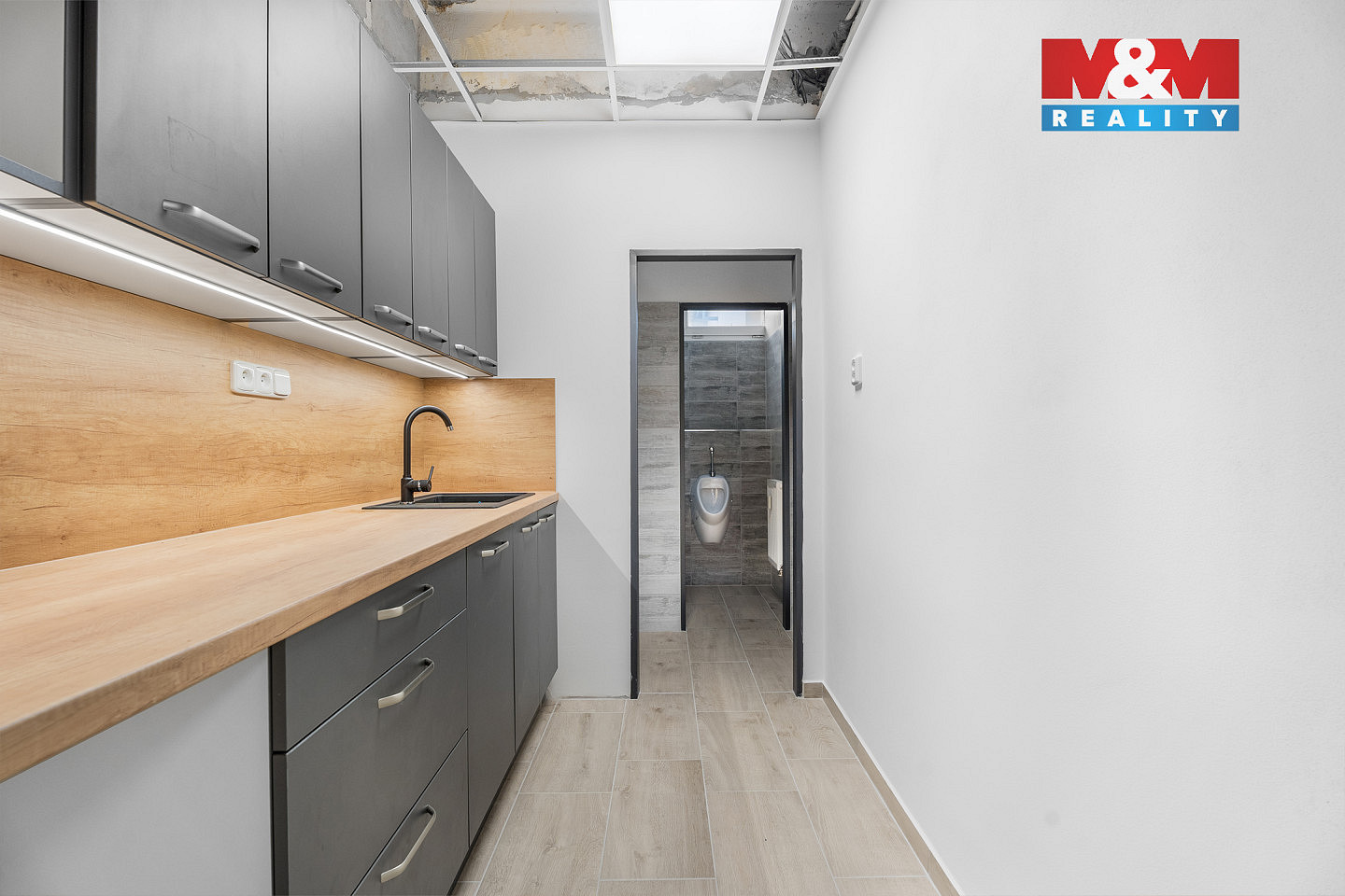 Pronájem kanceláře 247 m² — photo 4