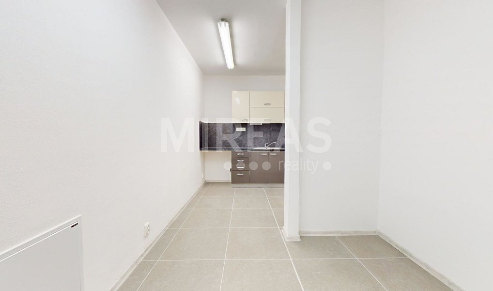 Pronájem kanceláře 20 m², Milovice – náhled fotky 6
