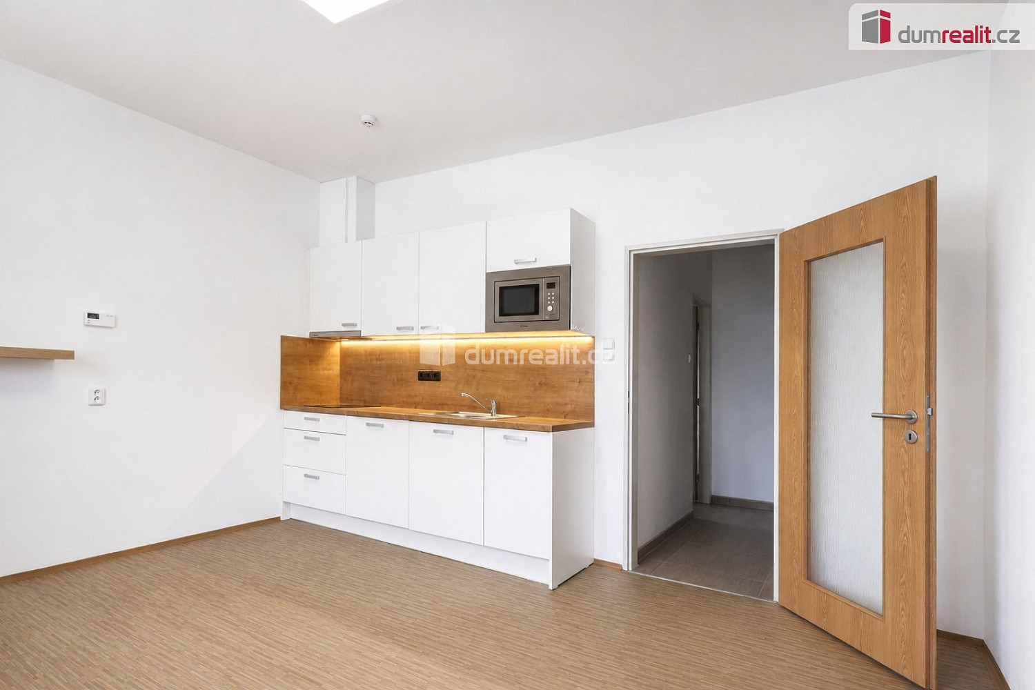 Pronájem bytu 1+kk 30 m² — photo 2