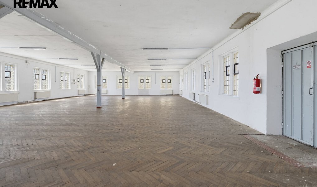 Prodej výrobních prostor 2 350 m², Aš – náhled fotky 37