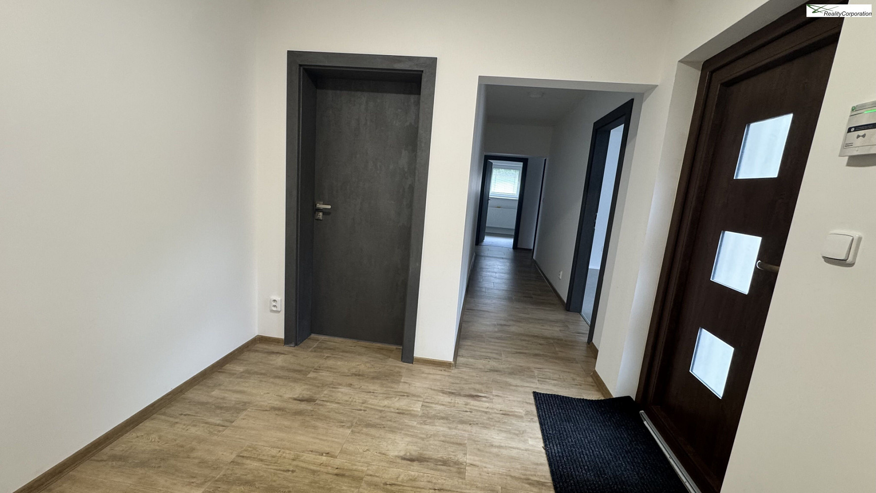 Pronájem obchodních prostor 270 m² – fotografie 5