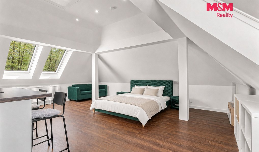 Prodej domu 486 m² s pozemkem 1 076 m², Dalovice – náhled fotky 10