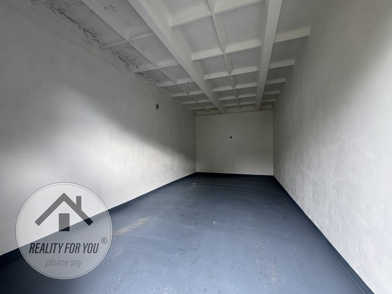 Pronájem garáže po kompletní rekonstrukci - Mladá Boleslav – fotografie 2