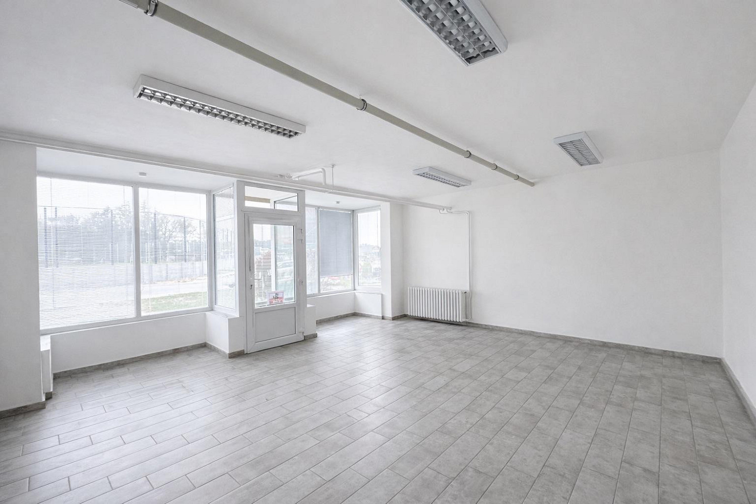 Pronájem kanceláře 36 m² — photo 2