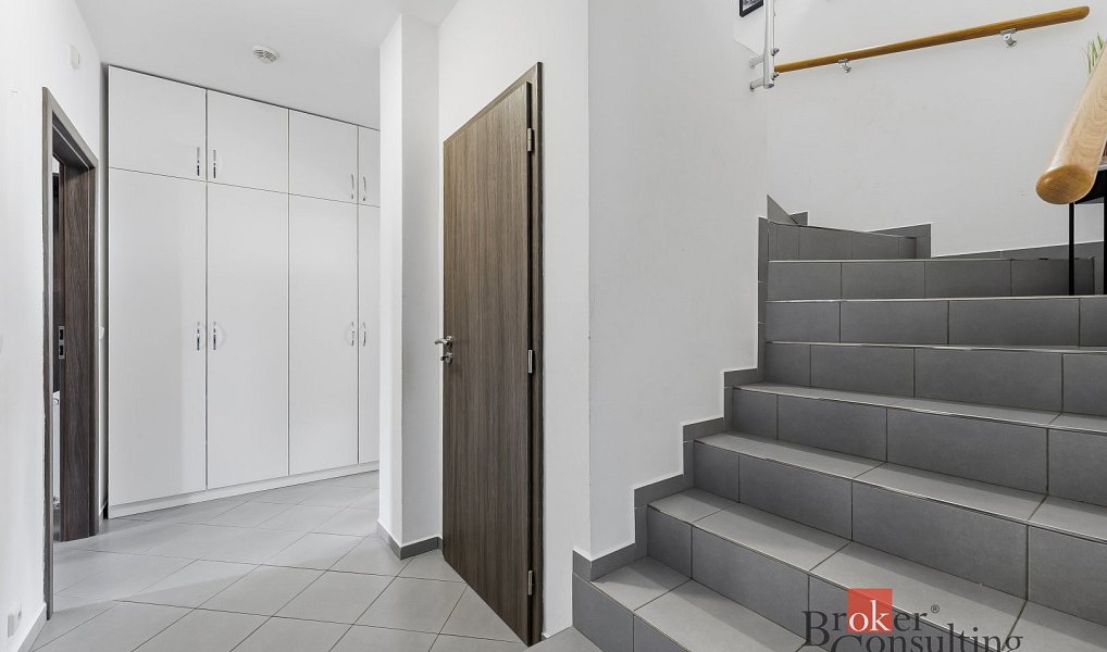 Prodej domu 240 m² s pozemkem 812 m², Žiželice – náhled fotky 32