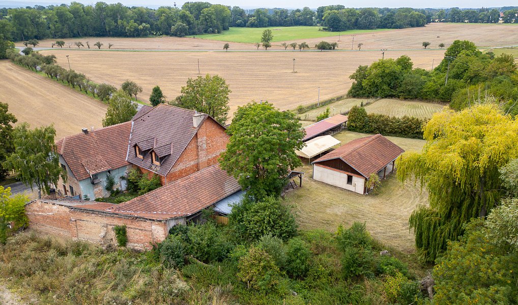 Prodej ubytovacího objektu 852 m², Chroustovice – náhled fotky 9