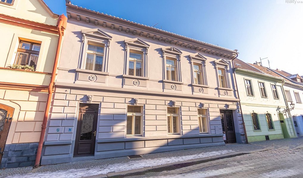 Prodej domu 326 m² s pozemkem 200 m², Žatec – fotka 1 z 57