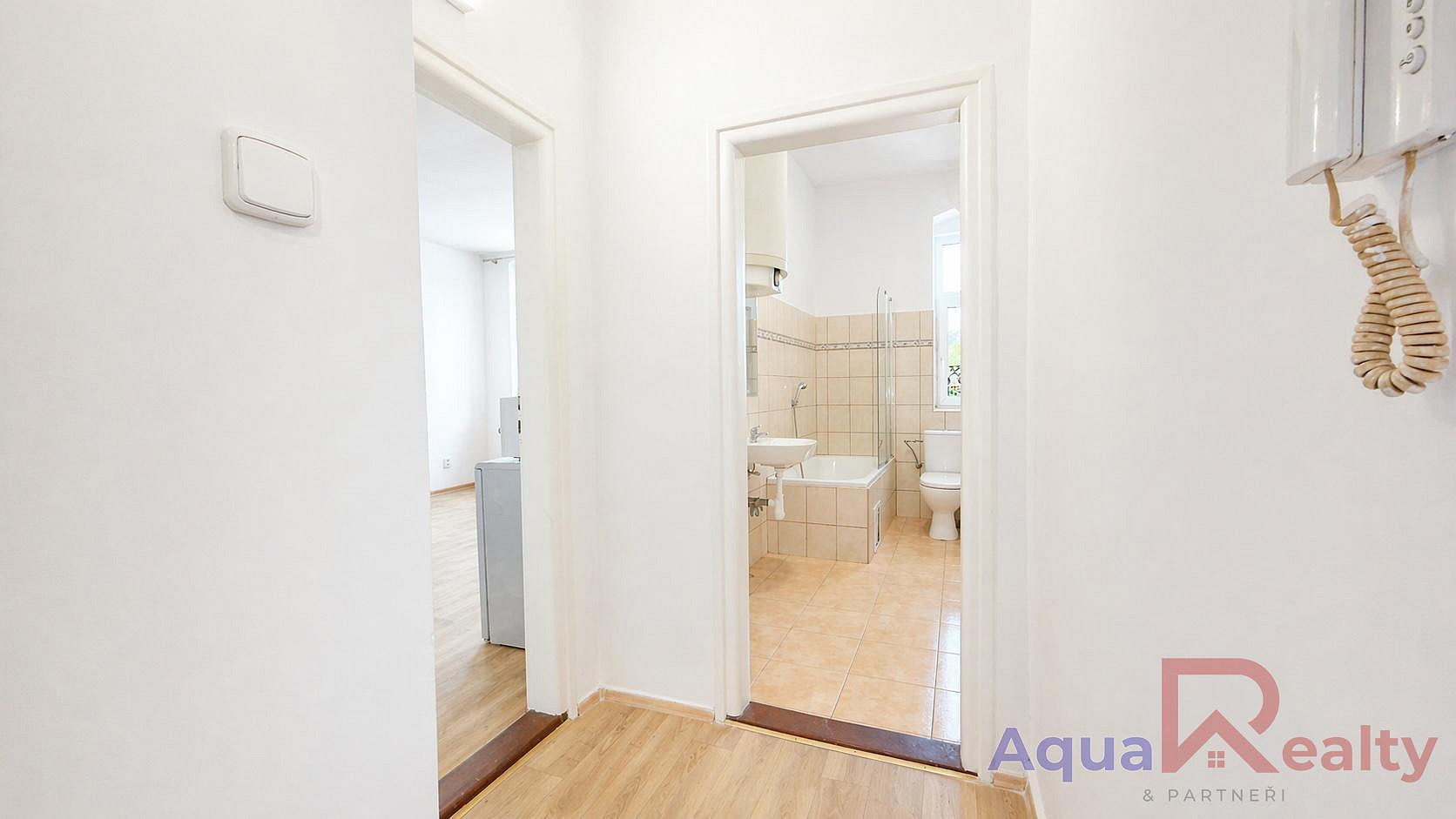 Pronájem bytu 1+kk 26 m² – fotografie 2