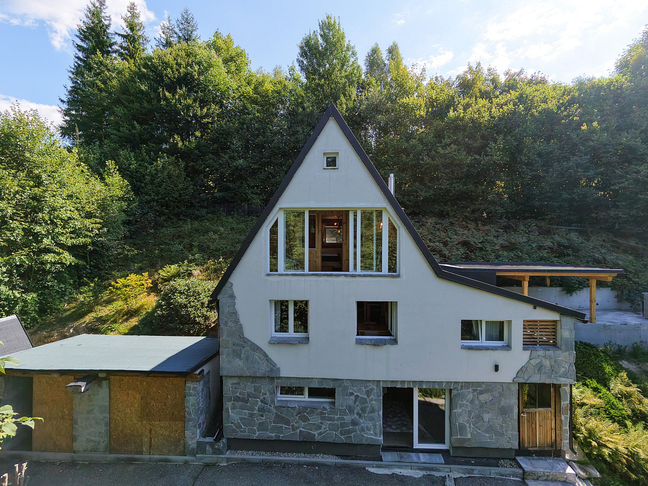 Prodej domu 104 m² s pozemkem 1 048 m² – fotografie 2