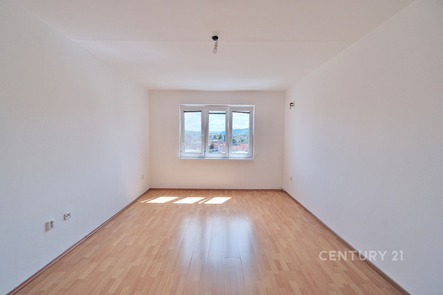 Pronájem bytu 2+1 67 m² — photo 3