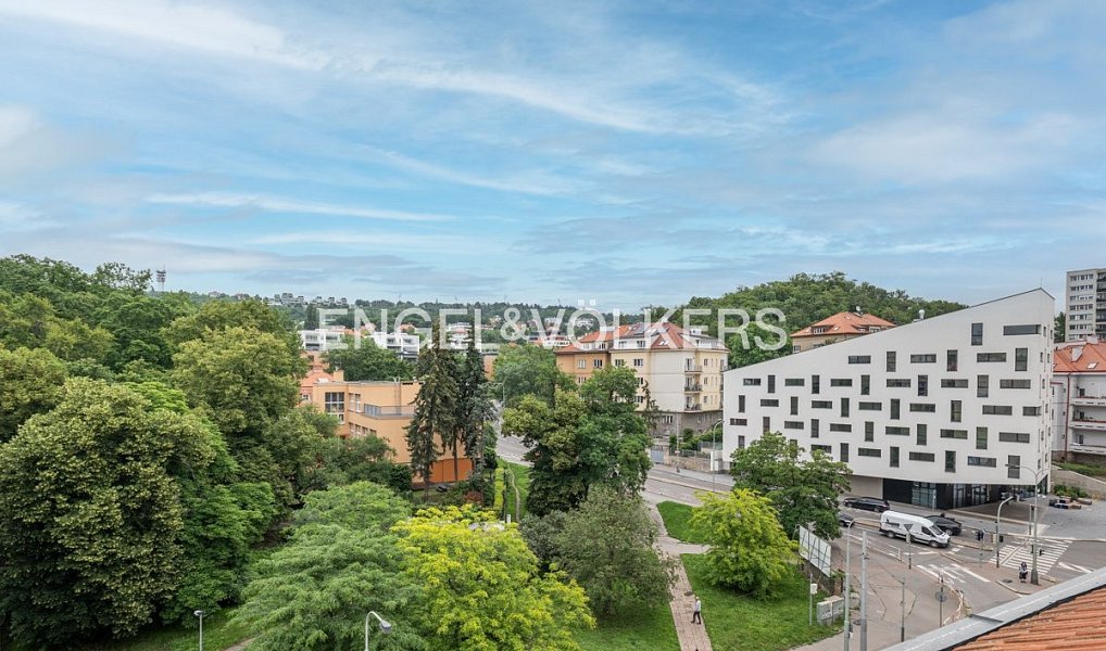 Pronájem bytu 4+kk 135 m², Praha – náhled fotky 3