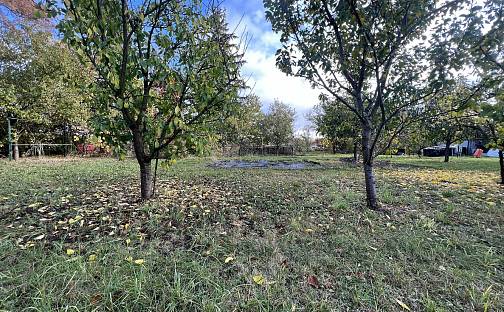 Prodej stavebního pozemku 789 m², K Jahodárně, Vestec, okres Praha-západ