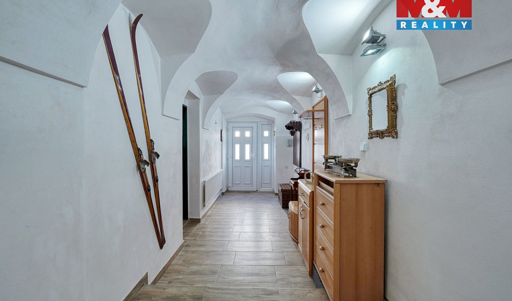 Prodej ubytovacího objektu 359 m², Strážov – náhled fotky 18