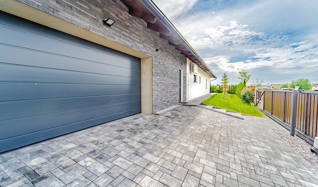 Prodej domu 417 m² s pozemkem 1 139 m², Křenice – náhled fotky 5