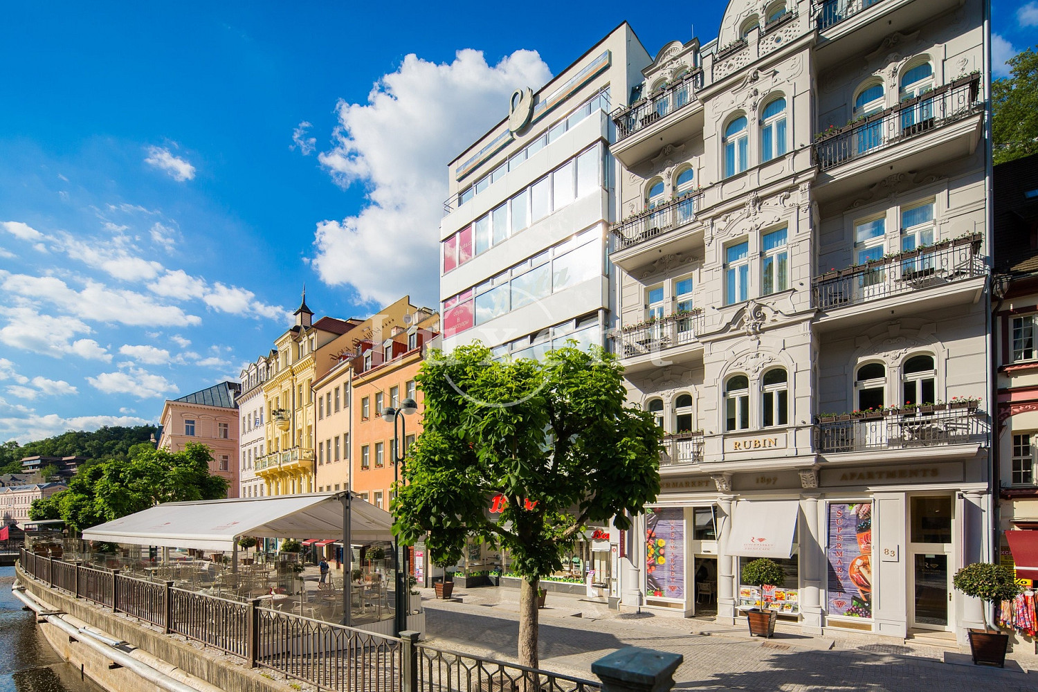 Prodej nájemního domu, činžáku 1 221 m² — photo 2