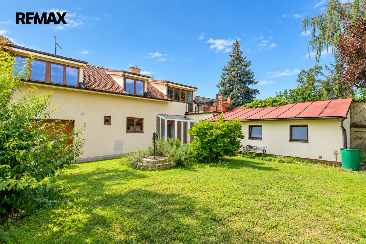 Pronájem domu 211 m² s pozemkem 401 m² – fotografie 2