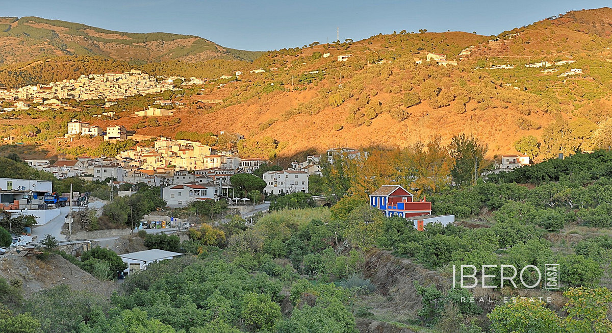 Prodej domu 250 m² s pozemkem 25 000 m² — photo 2