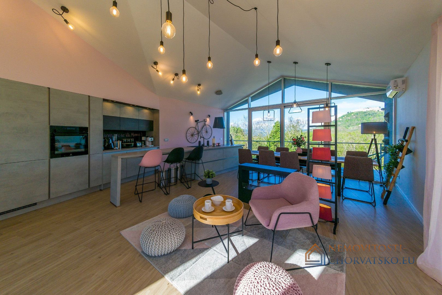 Prodej domu 166 m² s pozemkem 967 m² - Widok 2